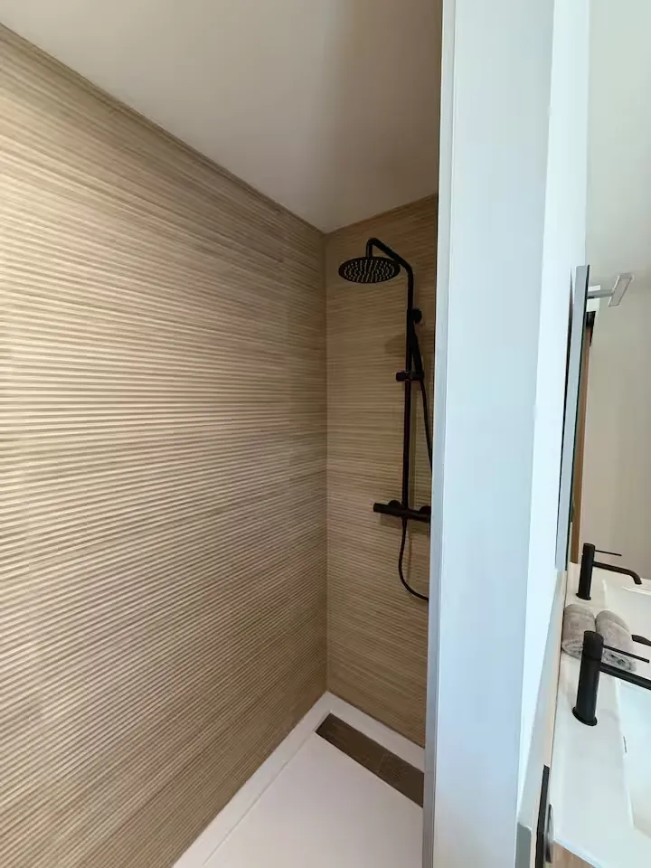 Douche à l’italienne – L’Annexe du Domaine de la Subérine